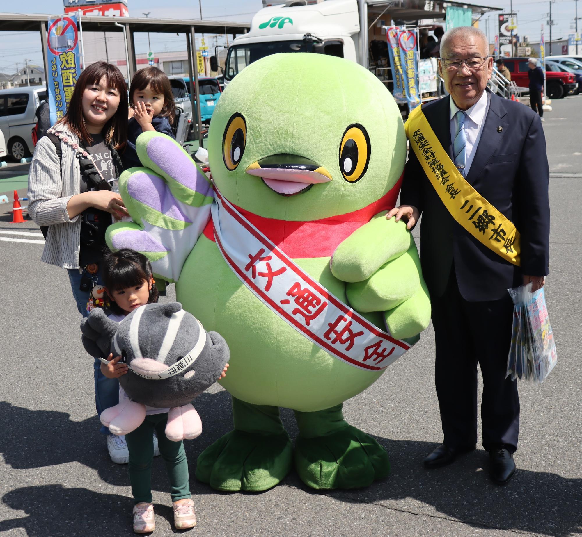 街頭キャンペーンの様子