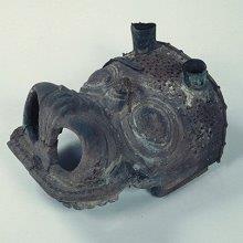 天正10年から元禄14年までに使用されていた角が削られ歯が残っている初代中獅子の獅子頭の写真