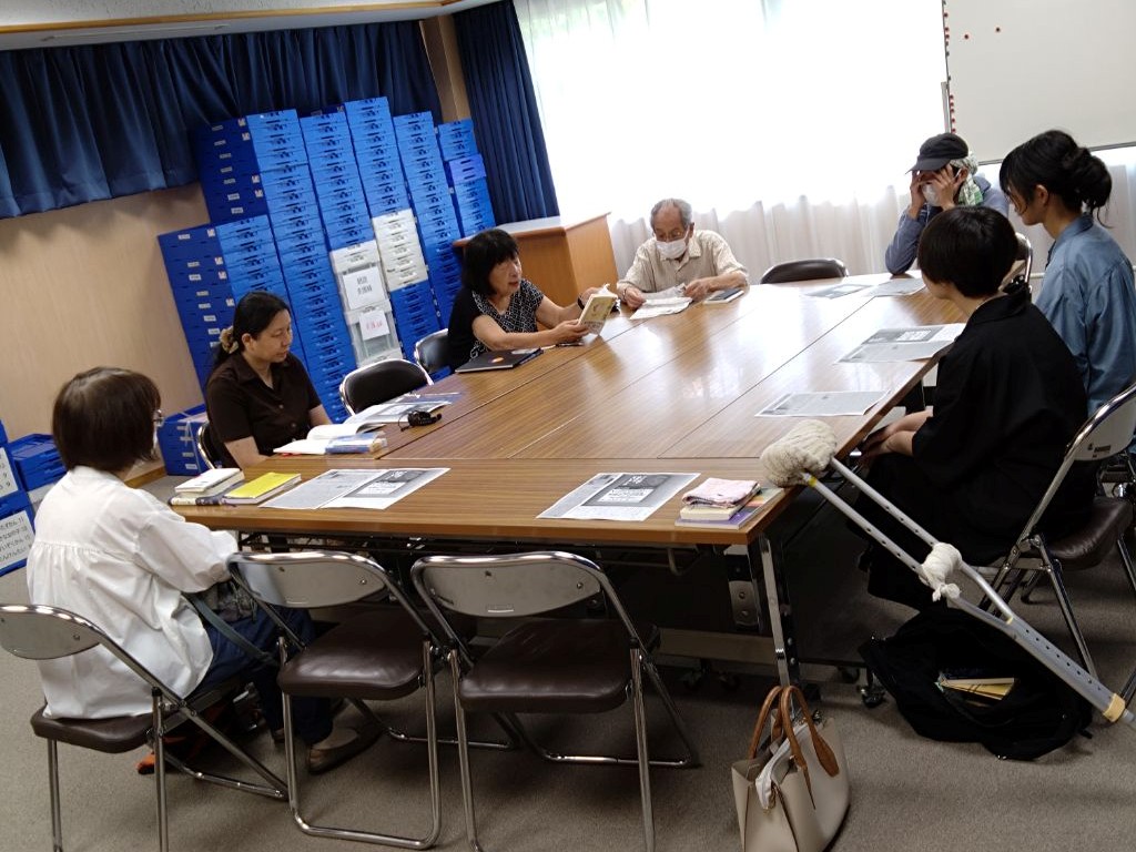 本のおしゃべり会の様子