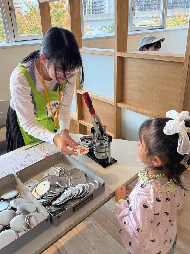 子ども司書のお手伝いの様子