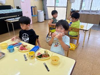食事の様子