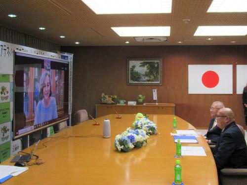 協定締結式の様子