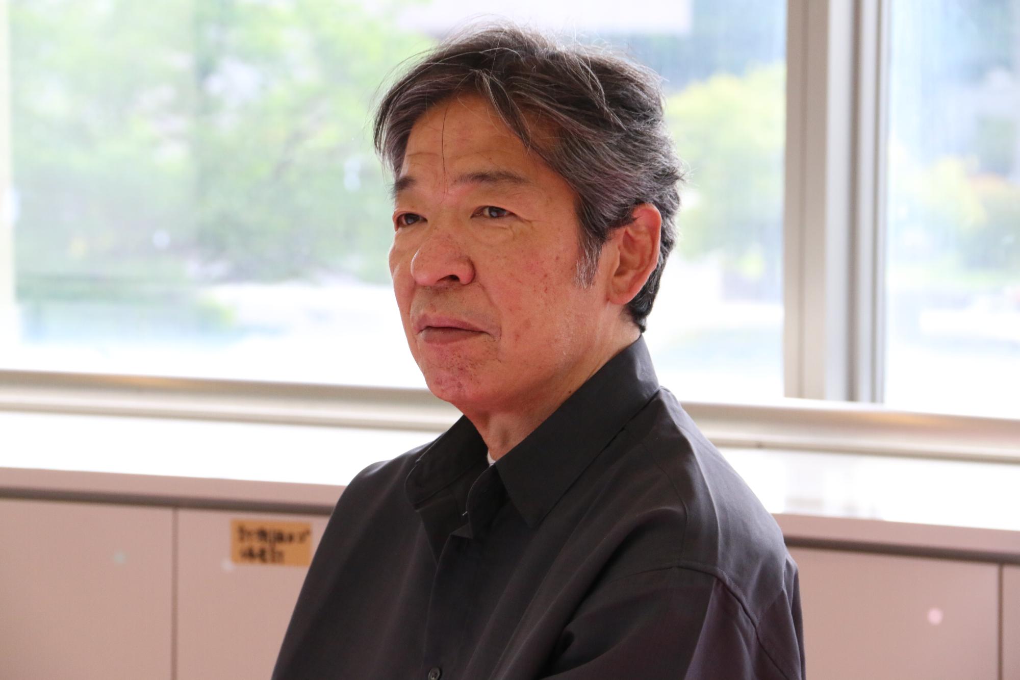 インタビューに応える市村さん
