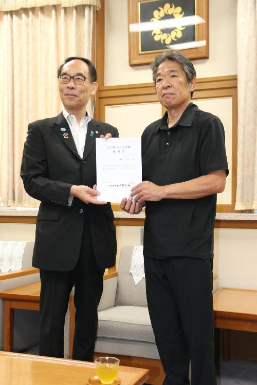 左：埼玉県大野知事  右：埼玉県オレンジ大使市村定夫氏