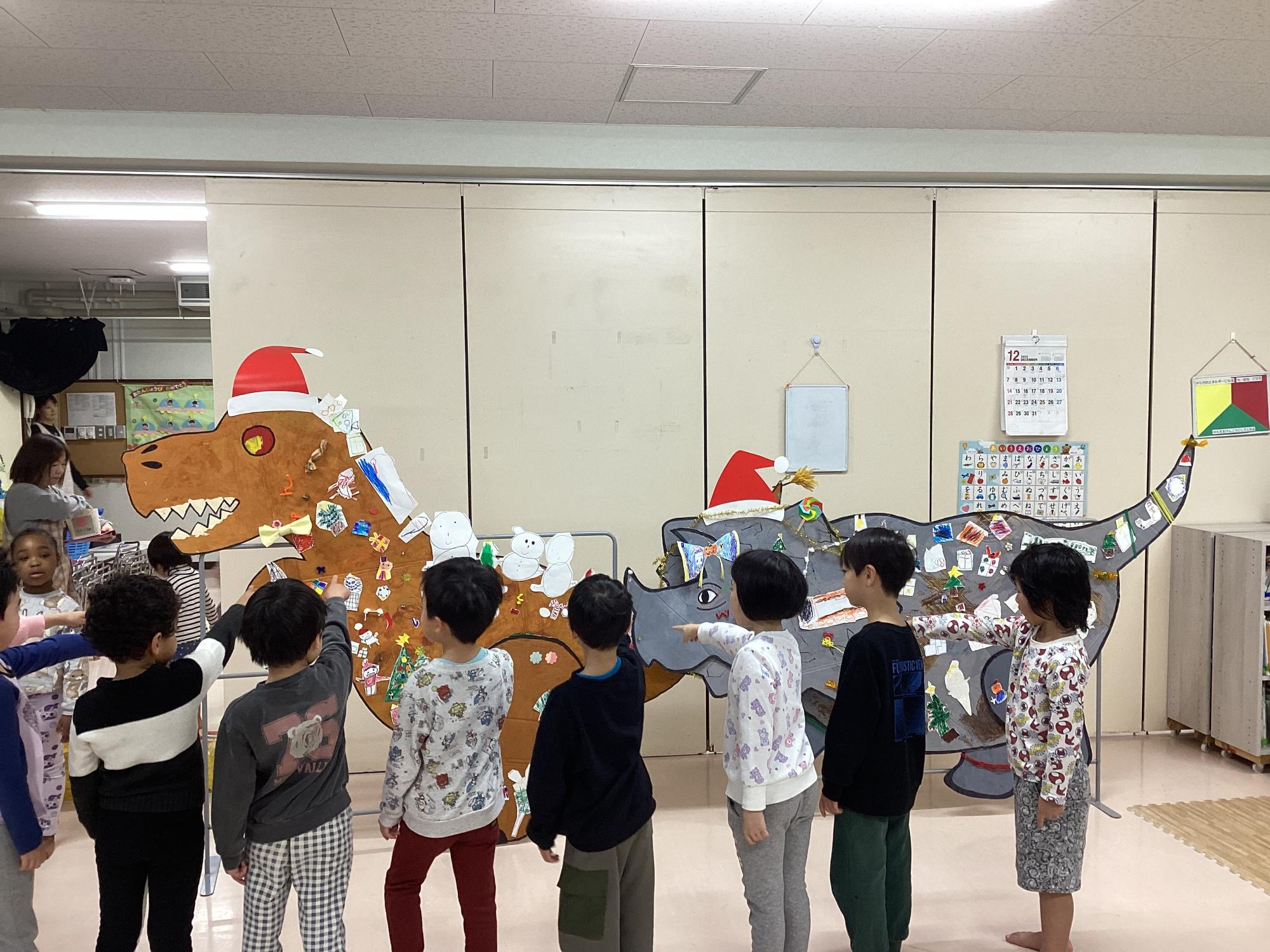 5歳児クラスが発表会の準備をしているところ