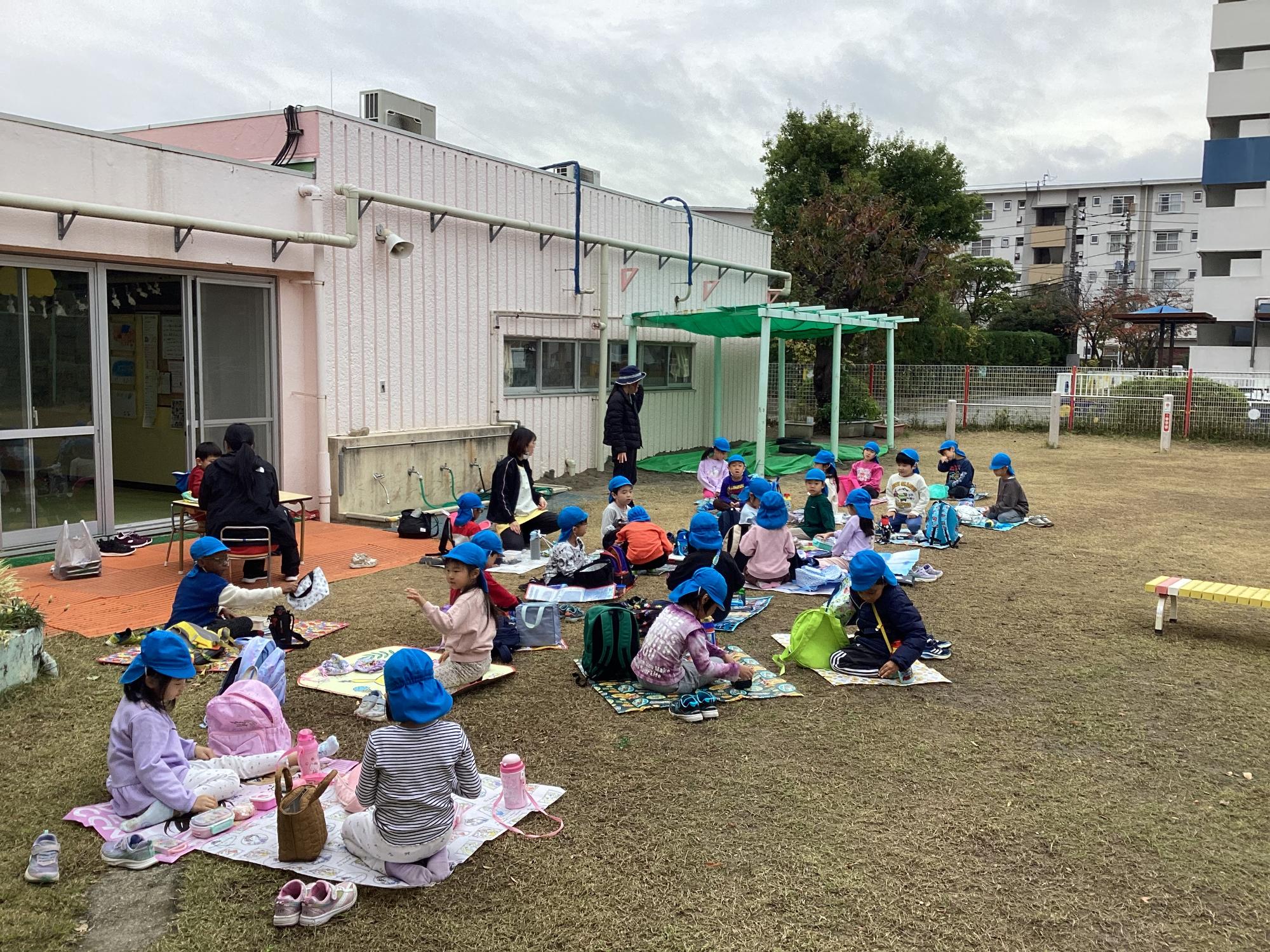 園外保育のお弁当の様子