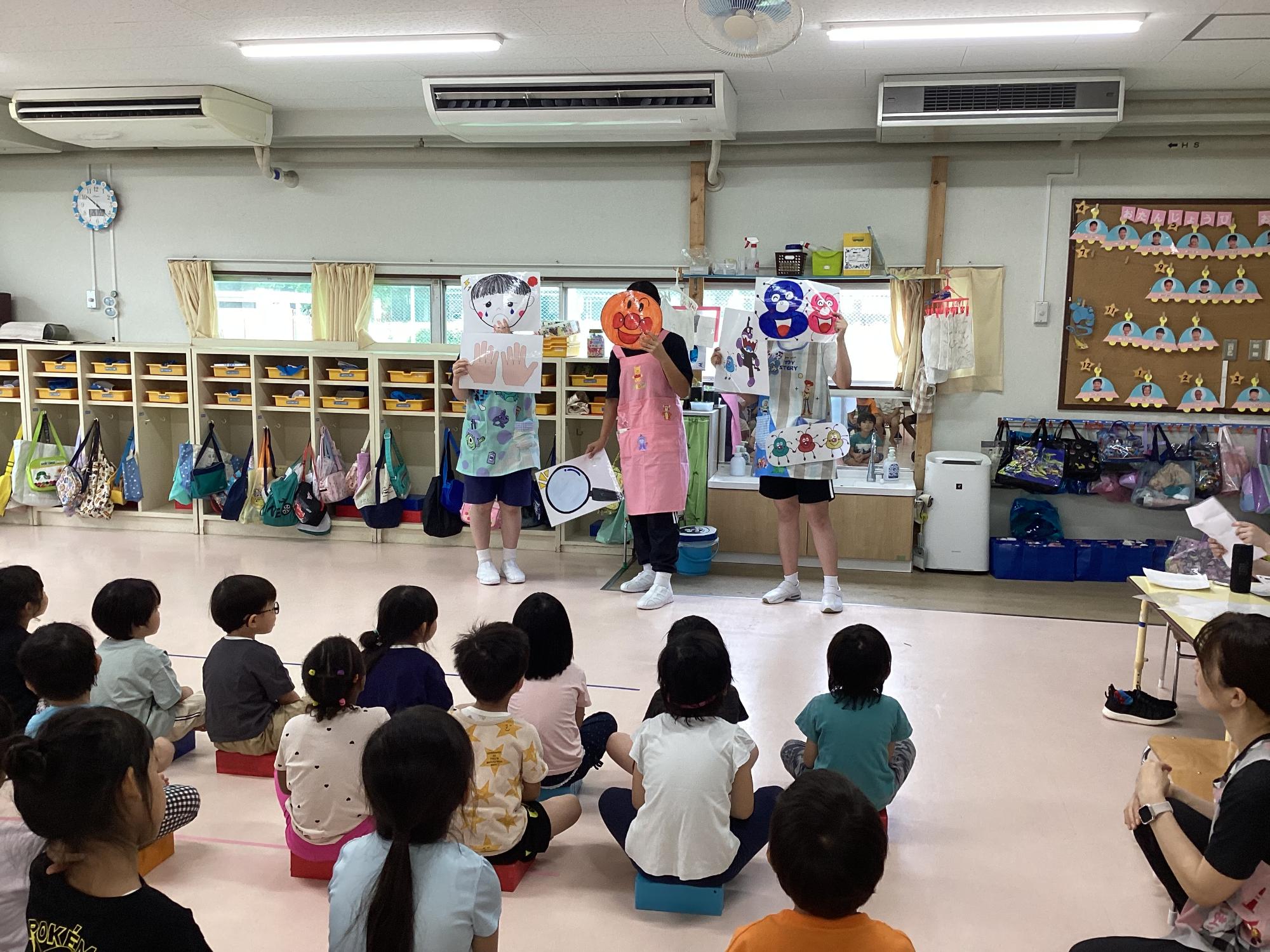 看護学生による手洗い指導
