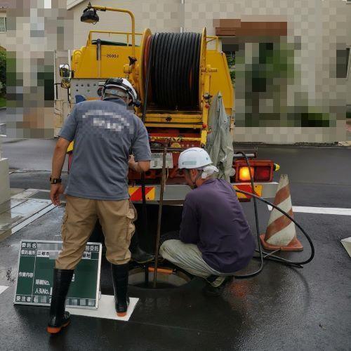 下水道管の閉塞が発生した際の作業風景