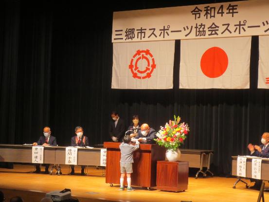 表彰を受ける受賞者