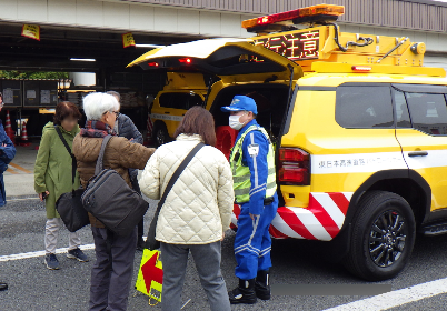 パトロールカー説明の様子