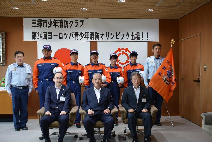市長表敬訪問時 選手達の写真