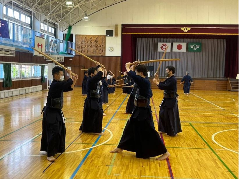 新和剣友会形の稽古の様子