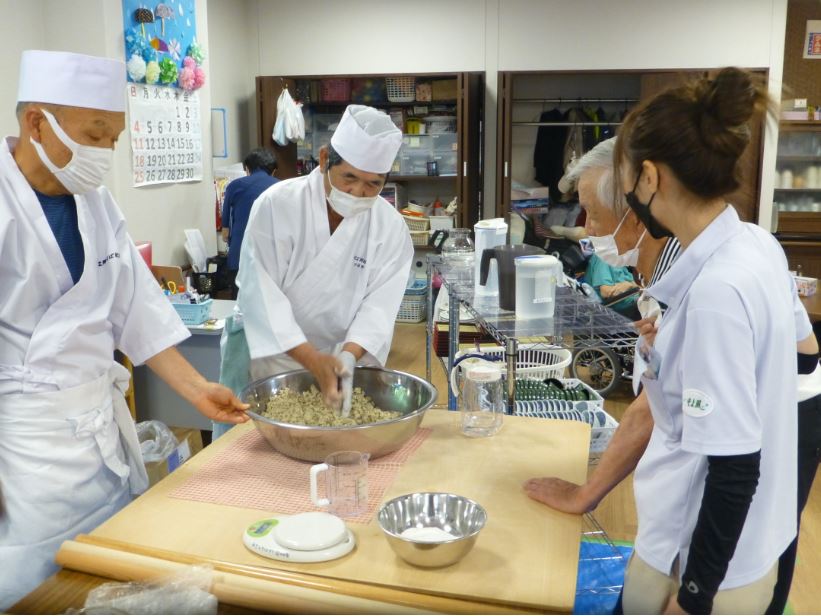 三郷そば打ち同好会そば作りの準備