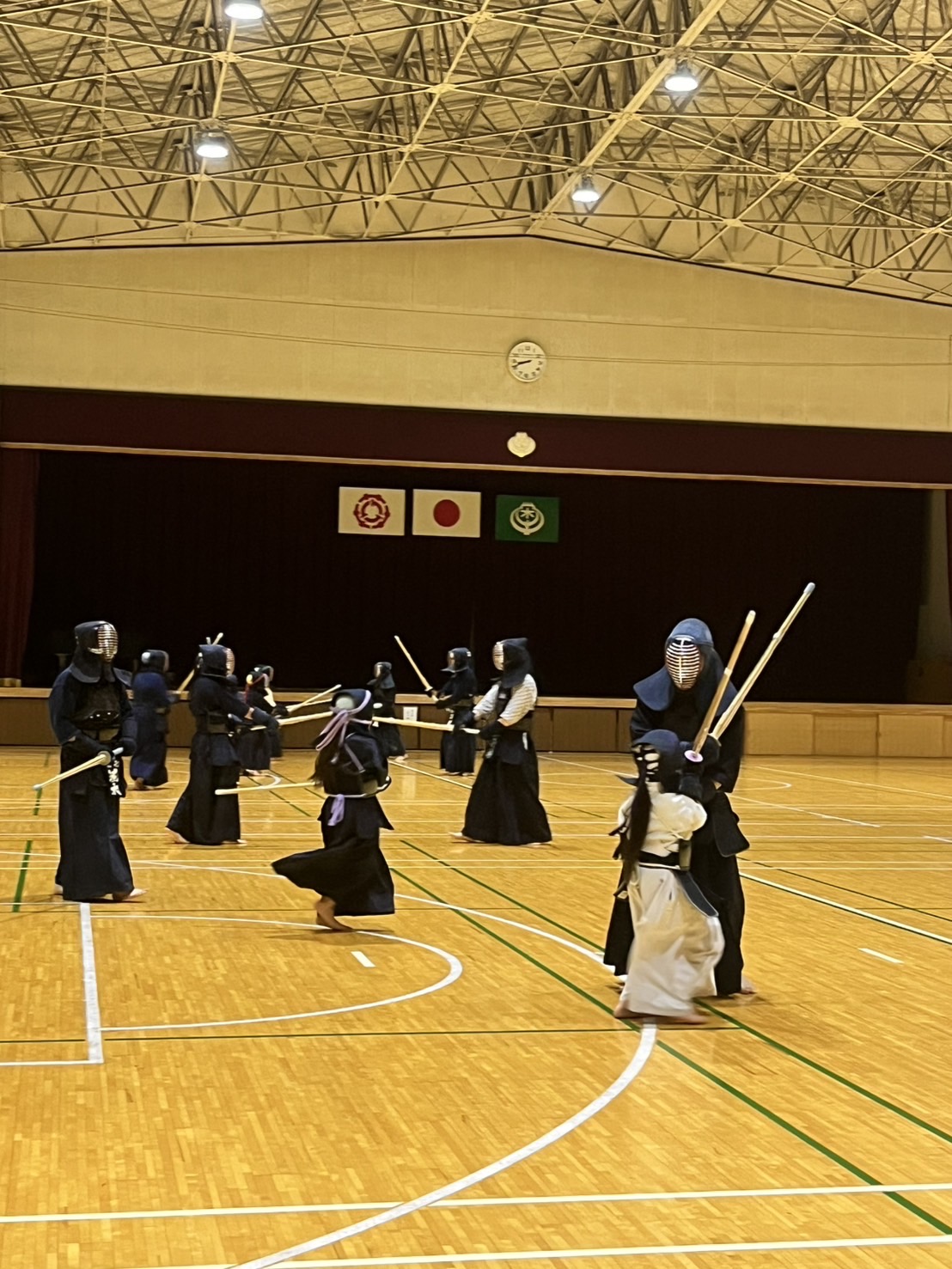 新和剣友会形の稽古の様子
