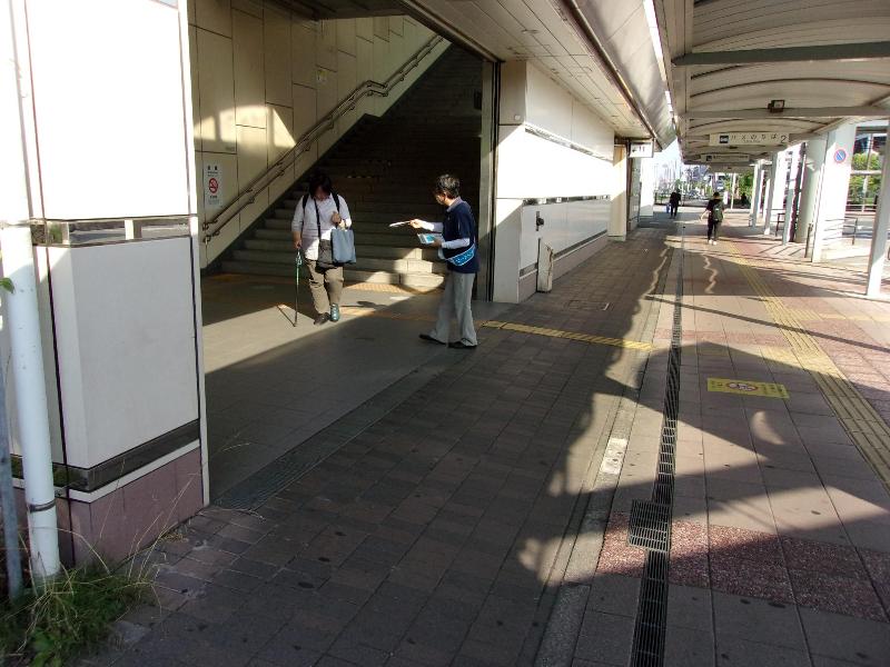 街頭啓発活動（新三郷駅）