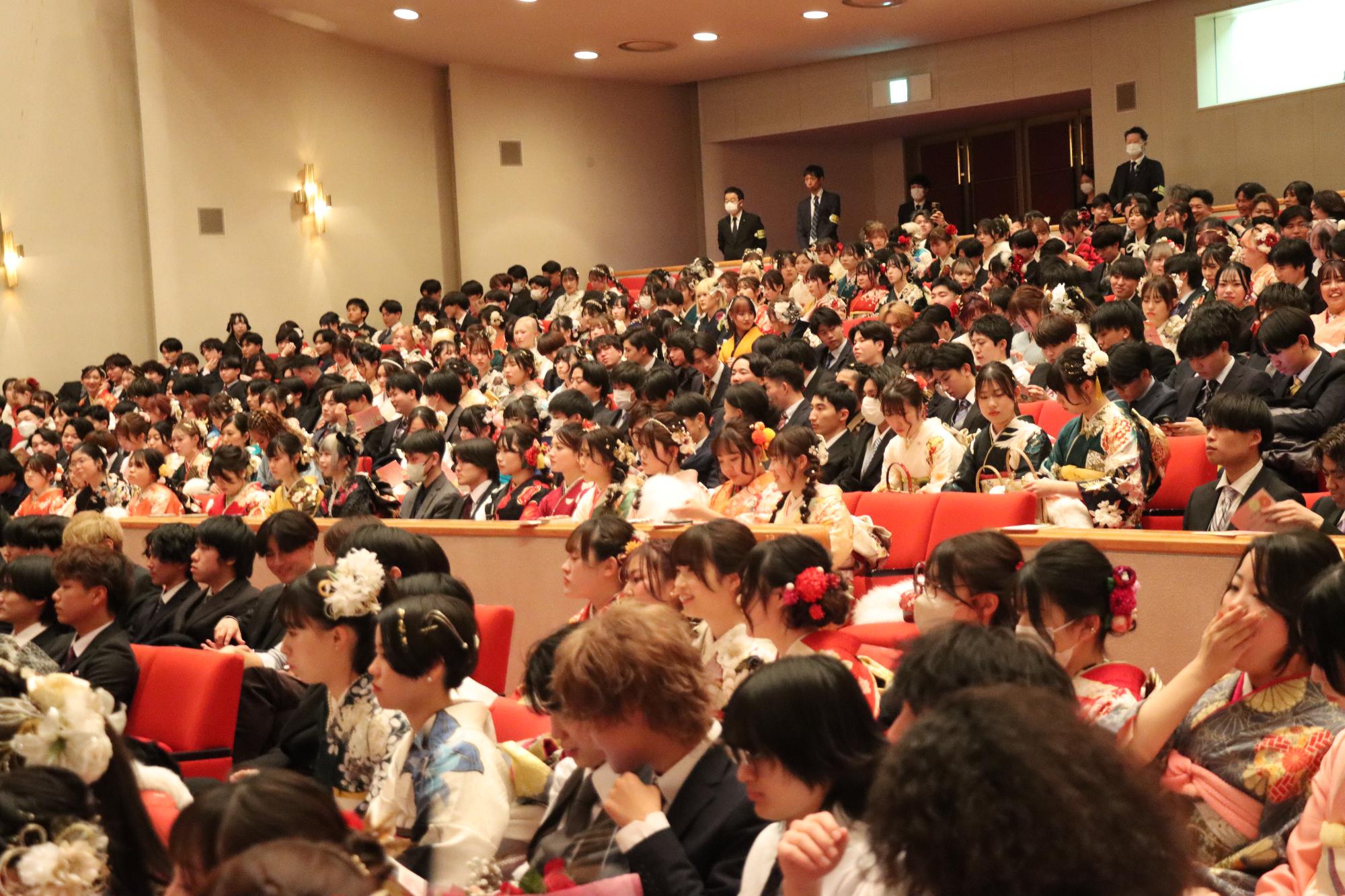 二十歳のつどい2025会場内のようす1
