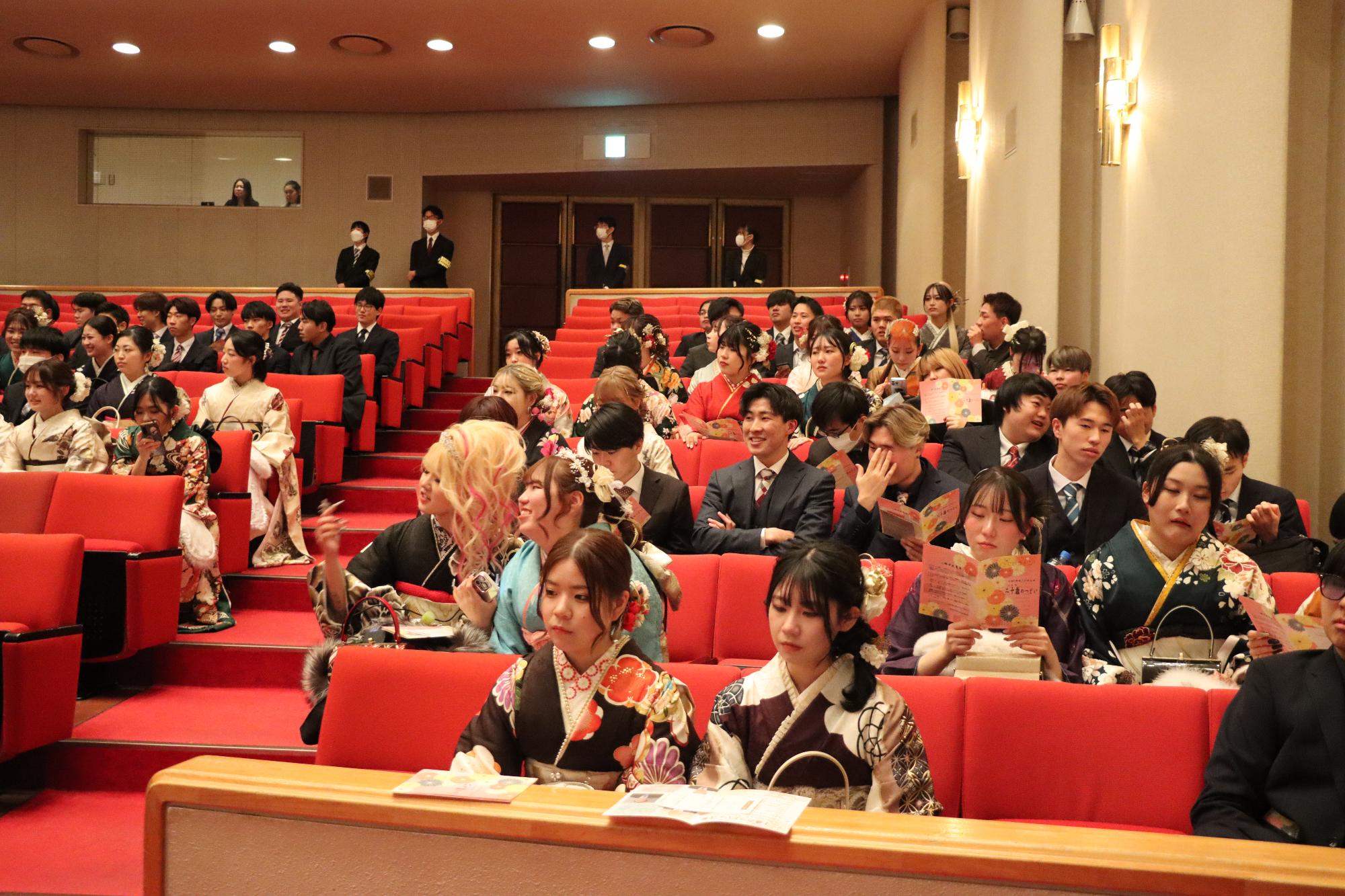 二十歳のつどい2025会場内のようす2