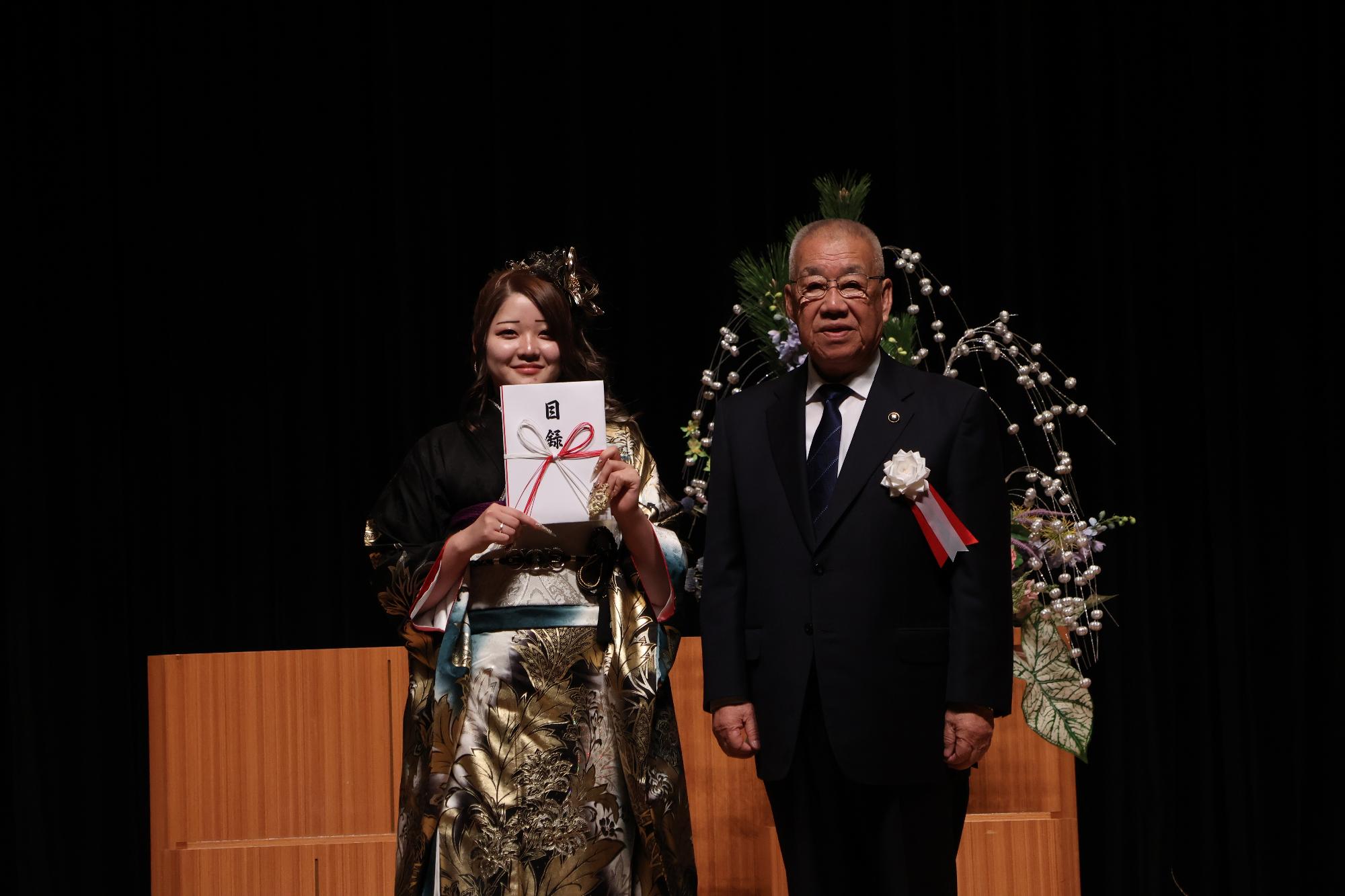 二十歳のつどい2026抽選会記念撮影