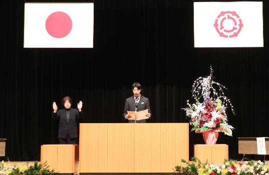 二十歳の主張を発表する男性2