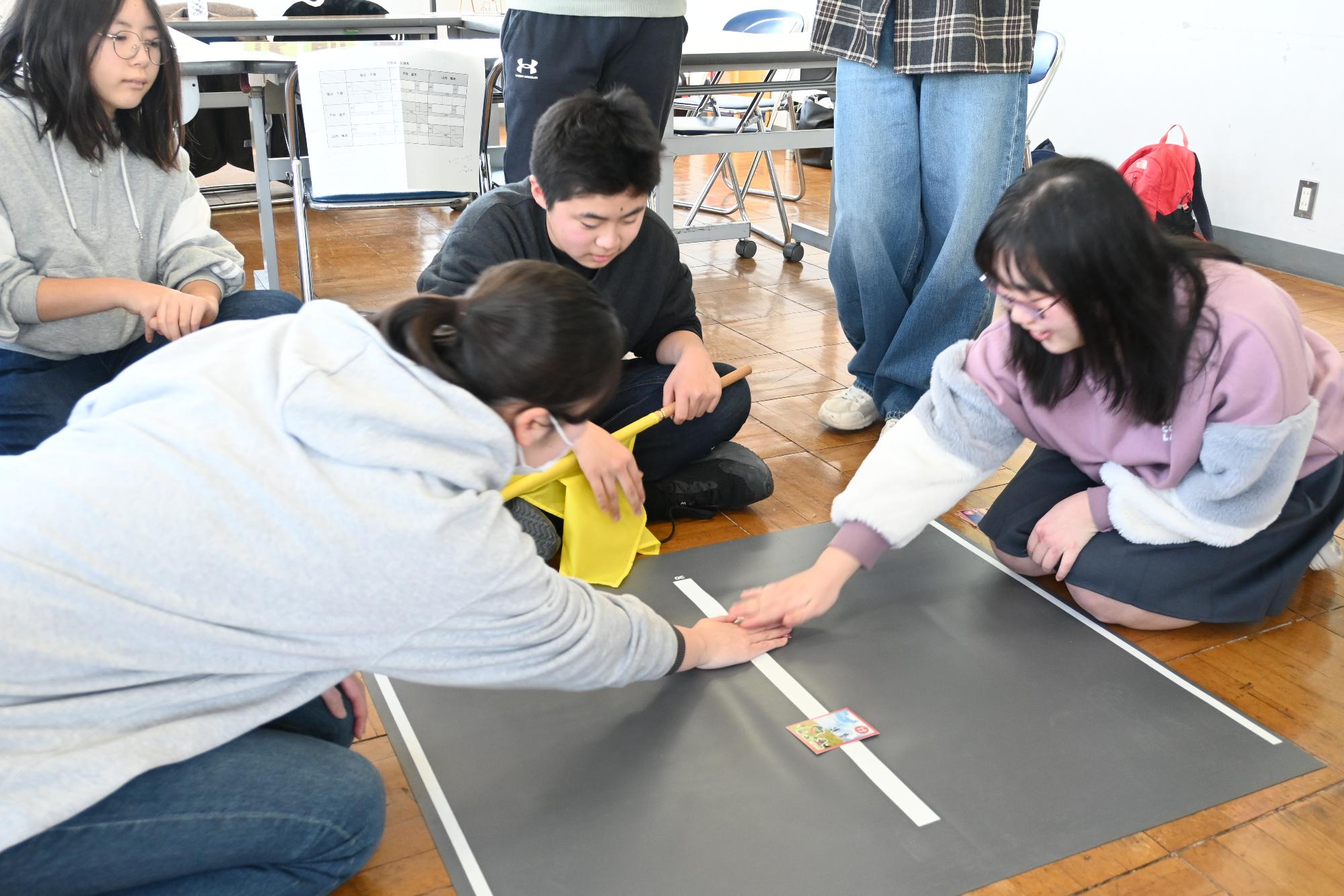 MJLC送別会 カルタ大会の様子2