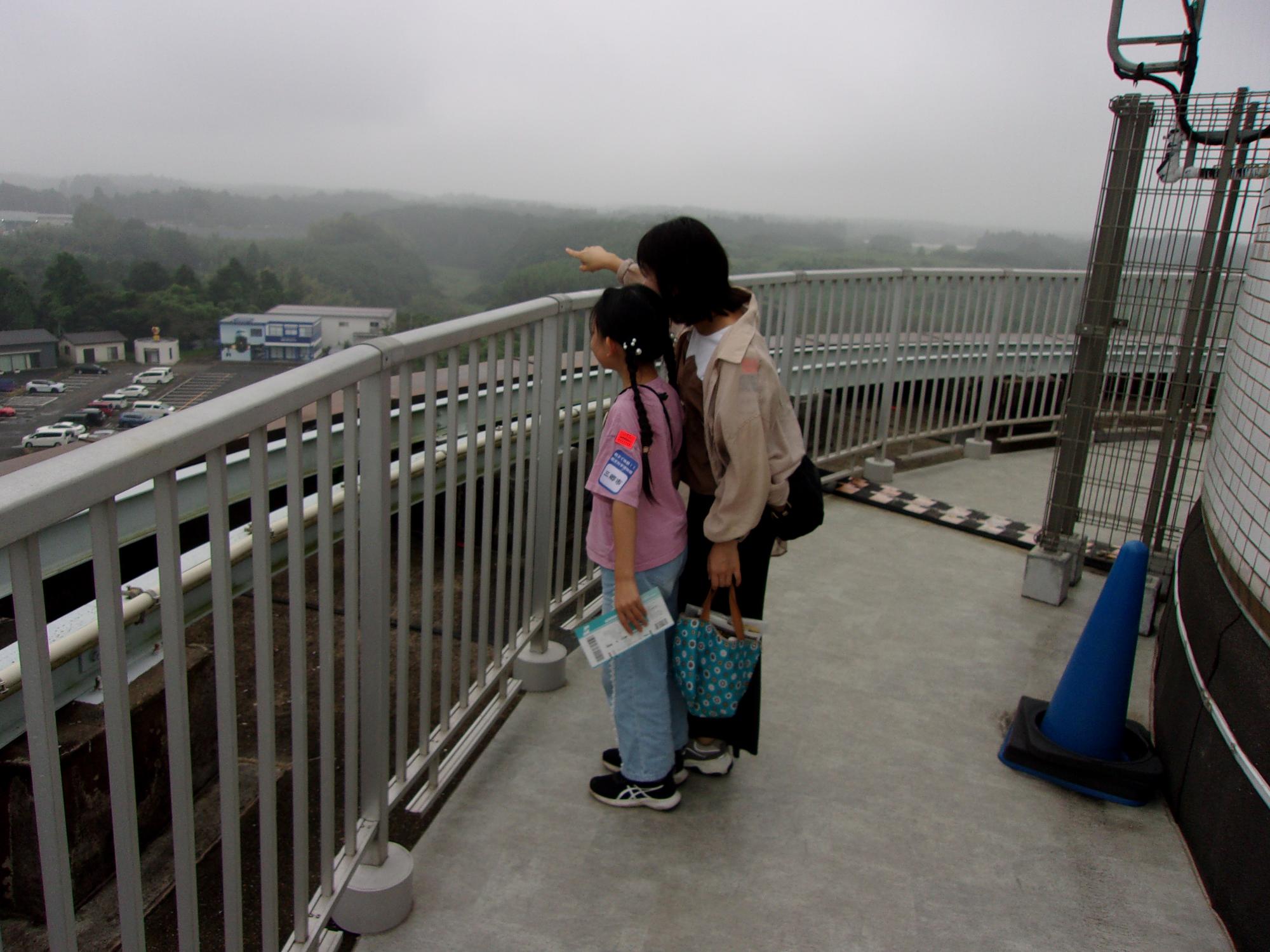 館内見学の様子