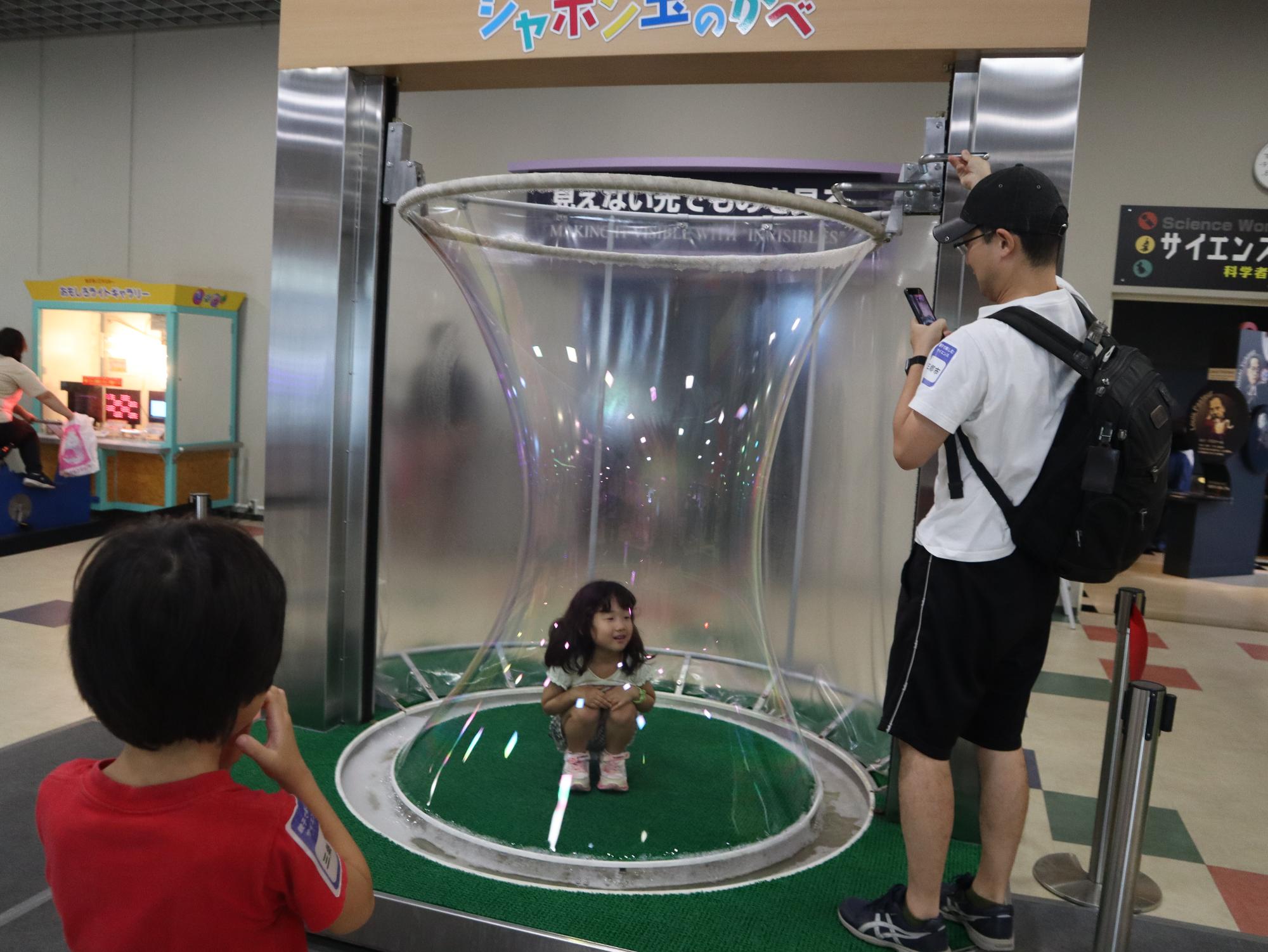 つくばエキスポセンター館内見学の様子