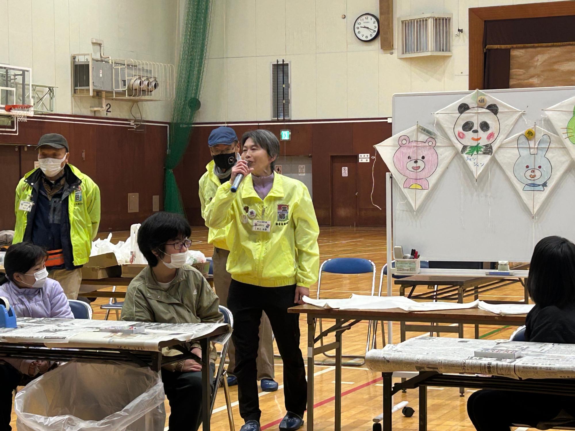 みさと凧の会による凧づくり講習