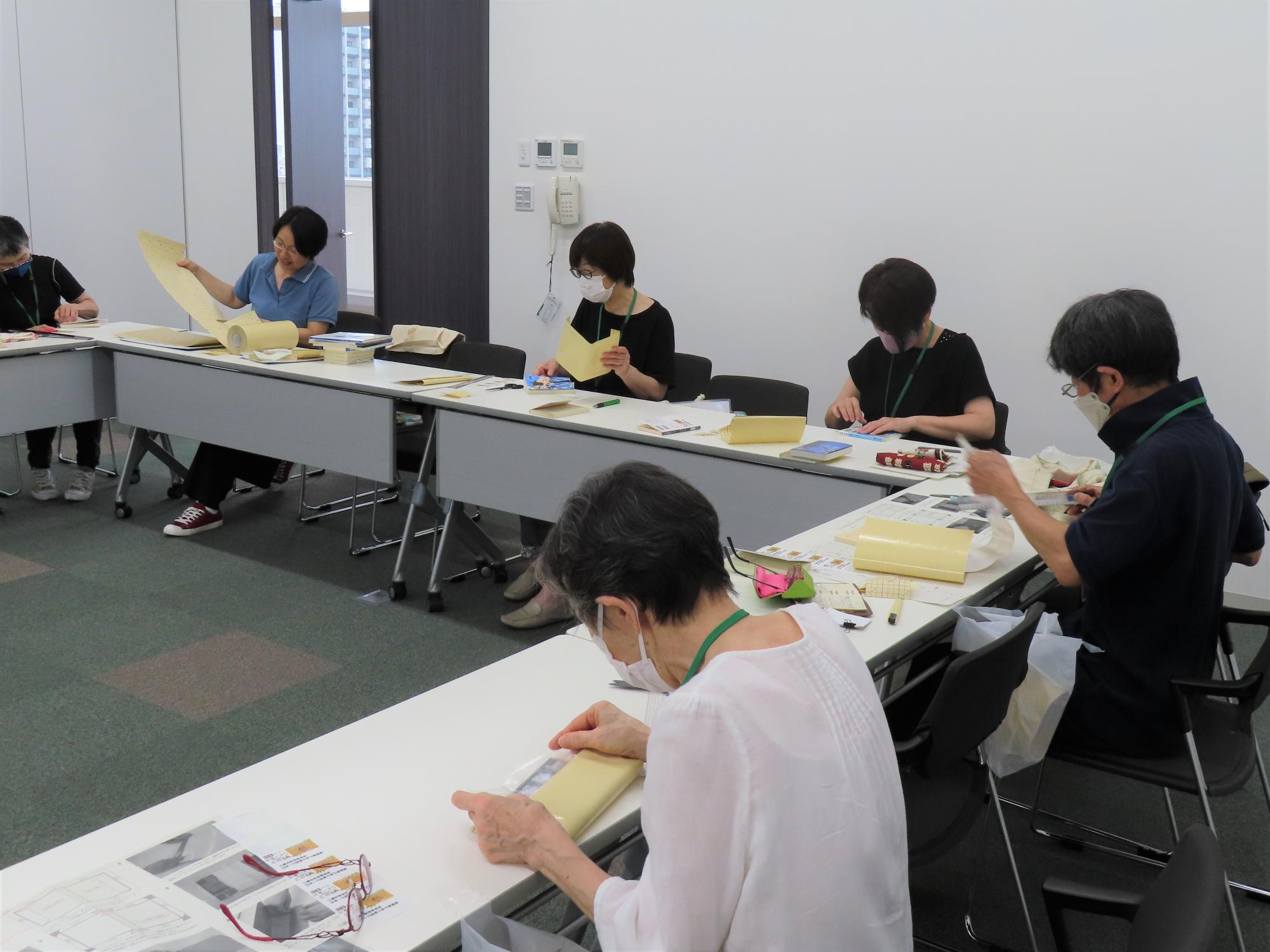 ふれあい文庫の本の装備の様子