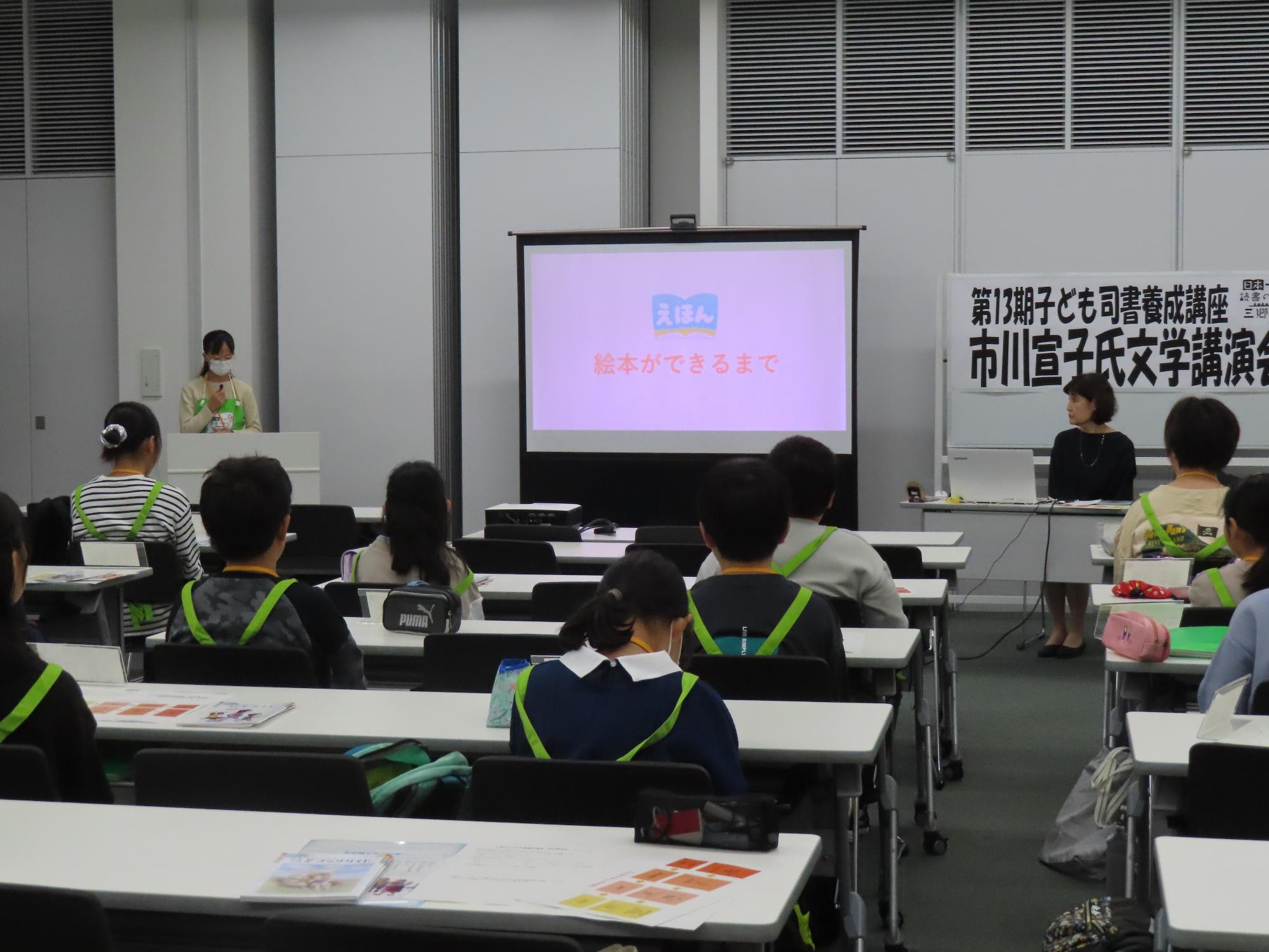 子ども司書のお手伝いの様子