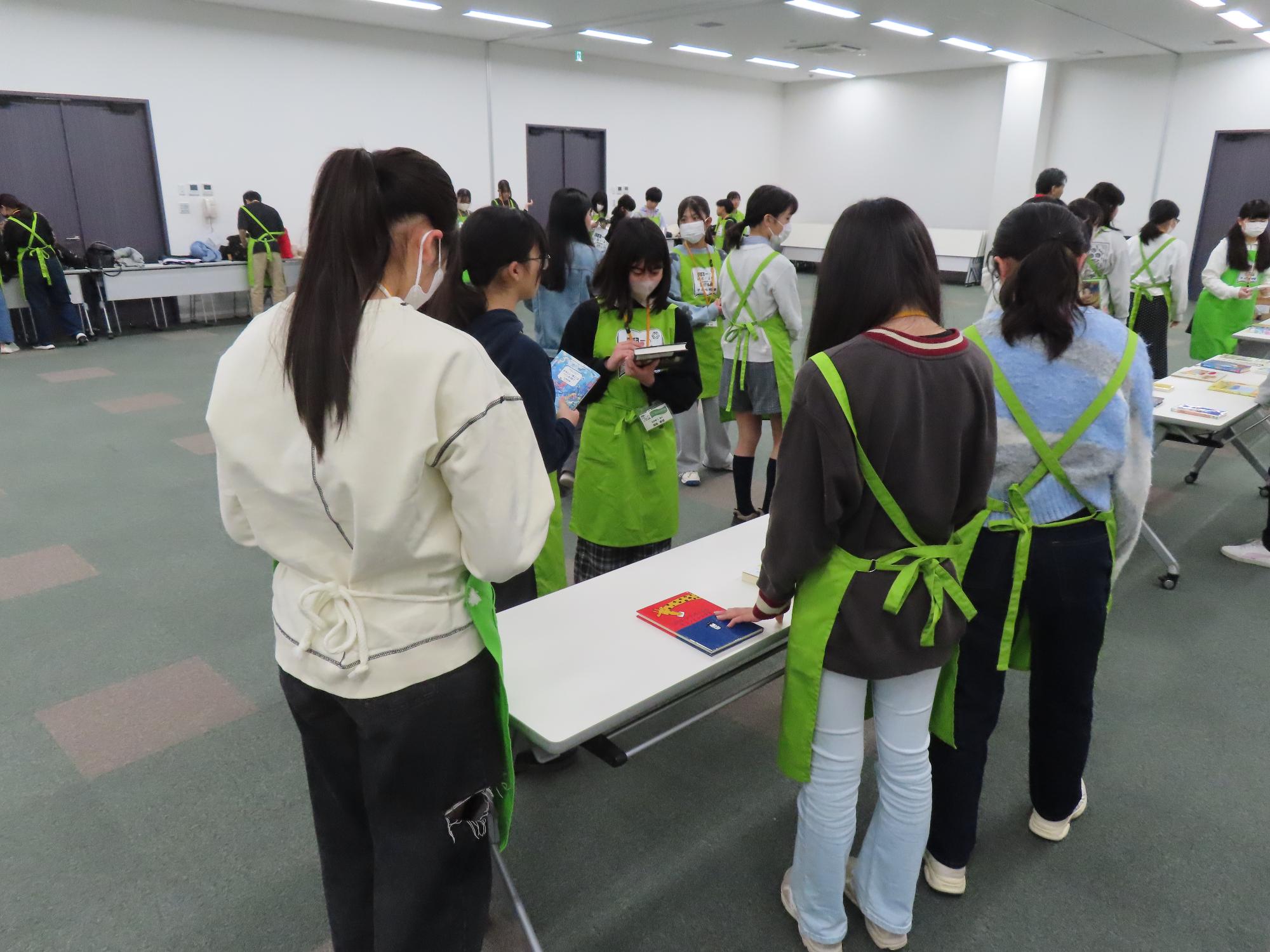 ブックトレードの様子