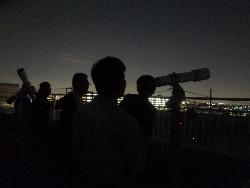 北部図書館屋上での星空観望会の様子