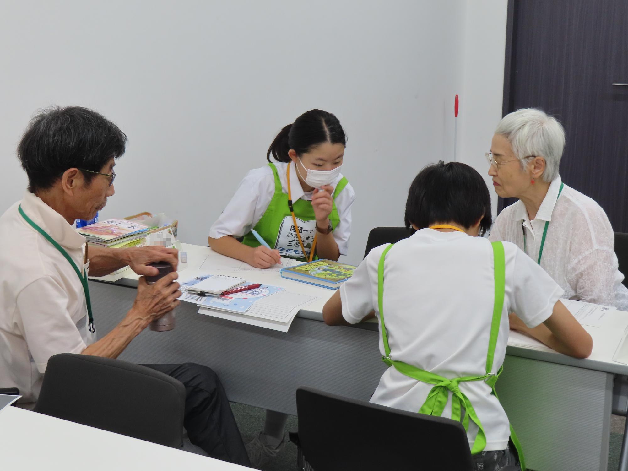 推し本交流会の様子