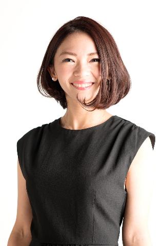 黒いノースリーブの服を着た笑顔の宇佐美友紀様の写真